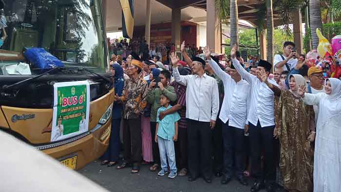 Ridho-Fikri Lepas Keberangkatan 220 Jemaah Calon Haji Prabumulih