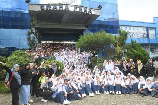 SMP Negeri 1 Indralaya Kunjungi Graha Pena Sumatera Ekspres