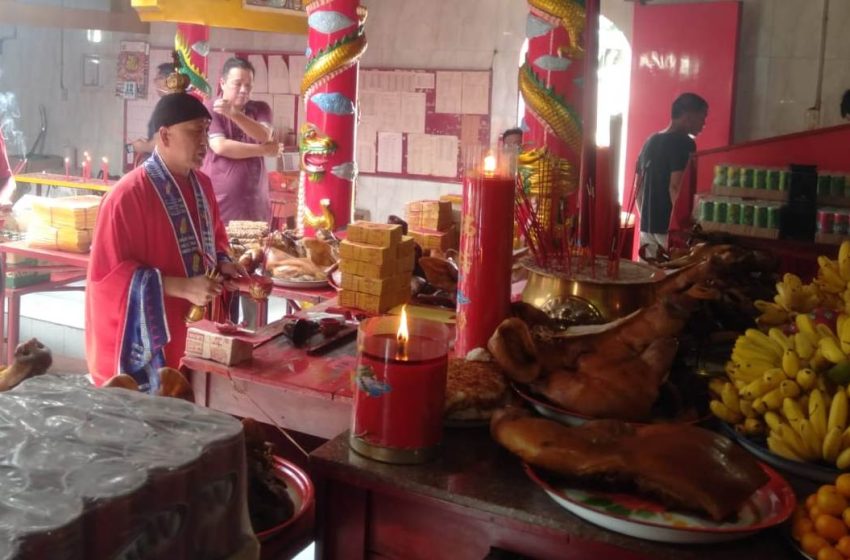 Tradisi Ritual Tutup Tahun Kelenteng Marga Chu, Ungkap Terimakasih Kepada Dewa-Dewi