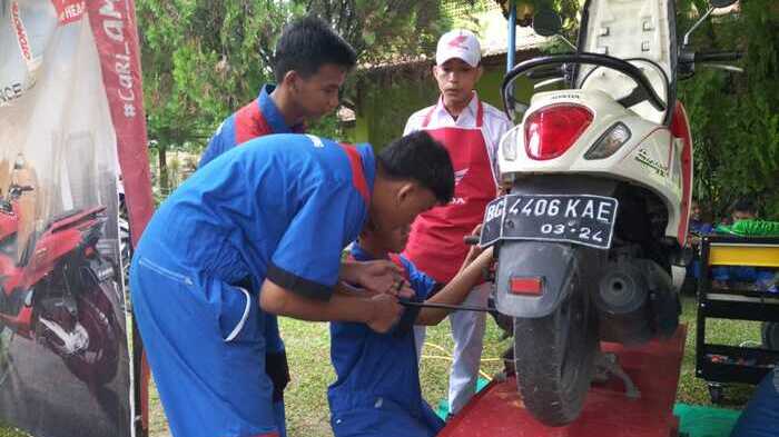 Menggandeng SMK Binaan, Astra Motor Sumsel Hadirkan Program Service Terjangkau bagi Masyarakat