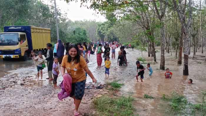 Banjir Jadi Lokasi Wisata Dadakan