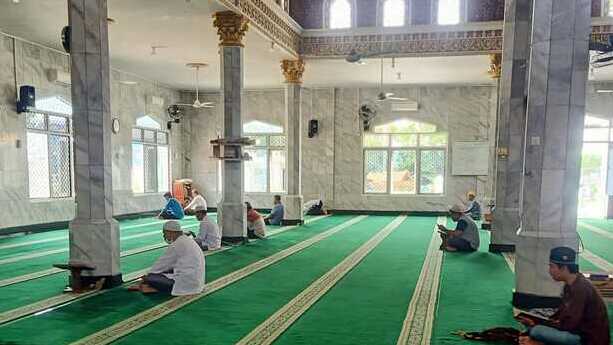 Ini yang Dilakukan Jemaah Masjid Jamik Solihin Sebelum Salat Lima Waktu