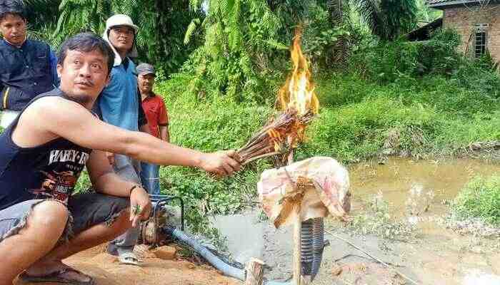 Semburan Lumpur dan Gas Menyengat di Sumur Bor Desa Bulu Cawang: Hebohkan Warga!