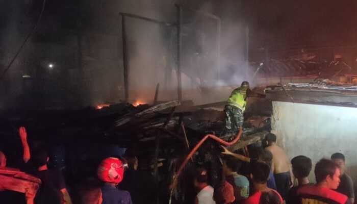 Kebakaran Melanda RT 3 Kelurahan Saung Naga: Dua Rumah Panggung Ludes Terbakar!
