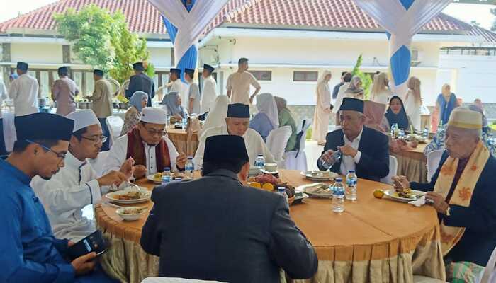 Tingkatkan Taqwa dengan Berkurban: Pesan Khatib Salat Idul Adha di Masjid Agung Solihin Kayuagung