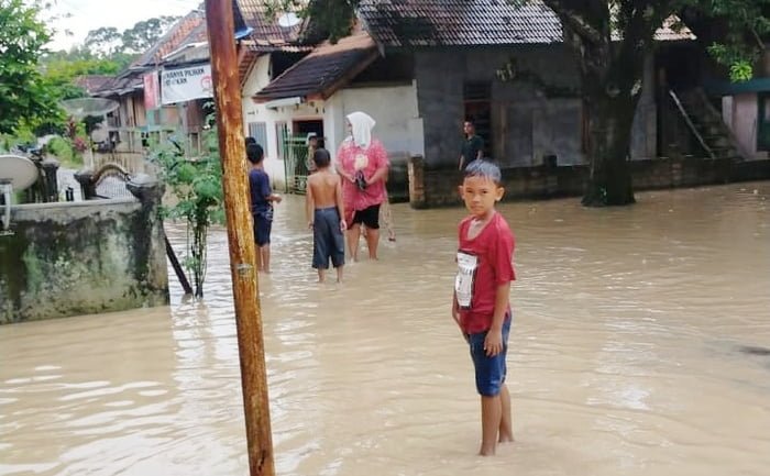 Banjir di Desa Guci Muara Enim Tak Kunjung Surut