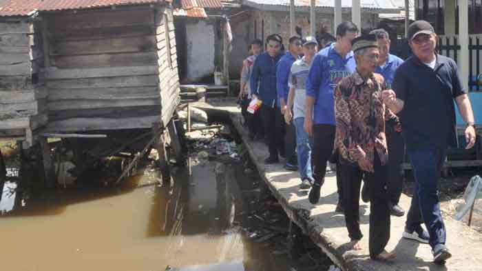 Puluhan Tahun Belum Nikmati Air PDAM