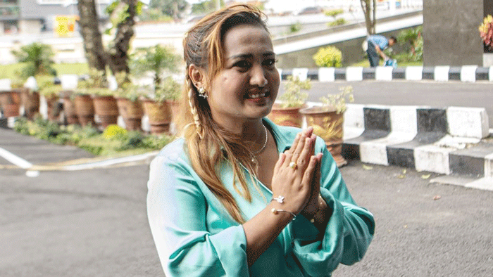 25 Juli, Lina Mukherjee Sidang Perdana