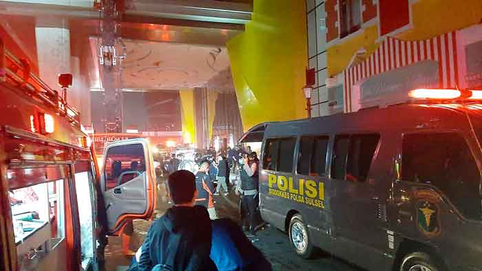 TSM Makassar Terbakar, 32 Pengunjung Sesak Nafas