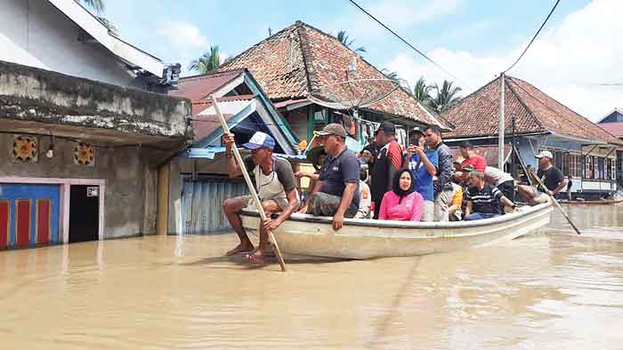 Imbau Perusahaan  untuk Bantu Korban Banjir