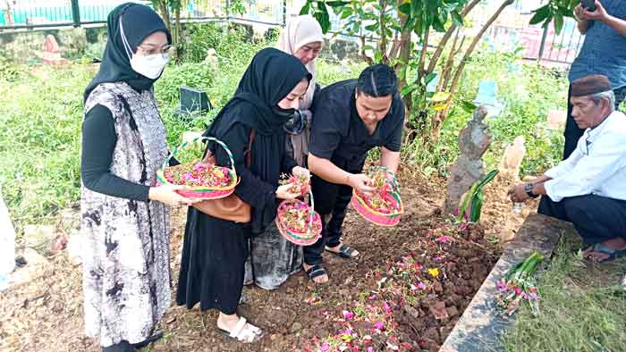 Pemakaman Dihadiri Kolega Dirut Perbankan